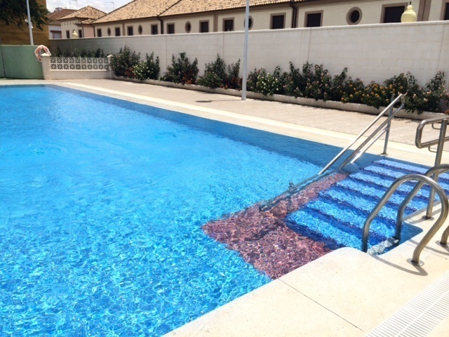 Cimentación del ambigú de la piscina municipal